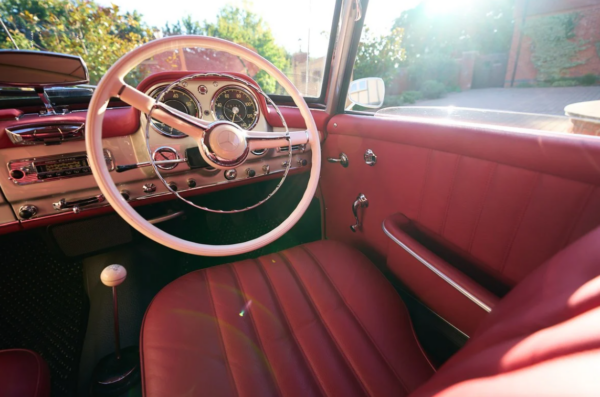 Mercedes-Benz 190SL cockpit