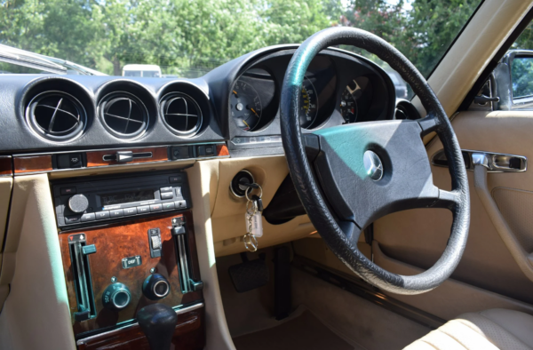 Mercedes-Benz 380SLC cockpit