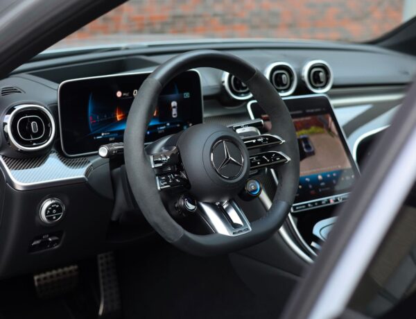 Mercedes-Benz C63 cockpit