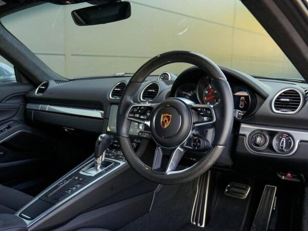 Porsche 718 Cayman steering wheel