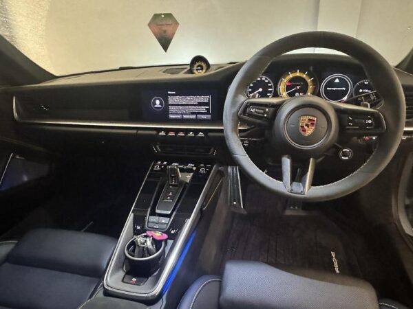 Porsche 911 cockpit