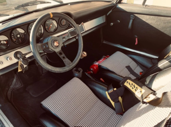 Porsche 911 cockpit