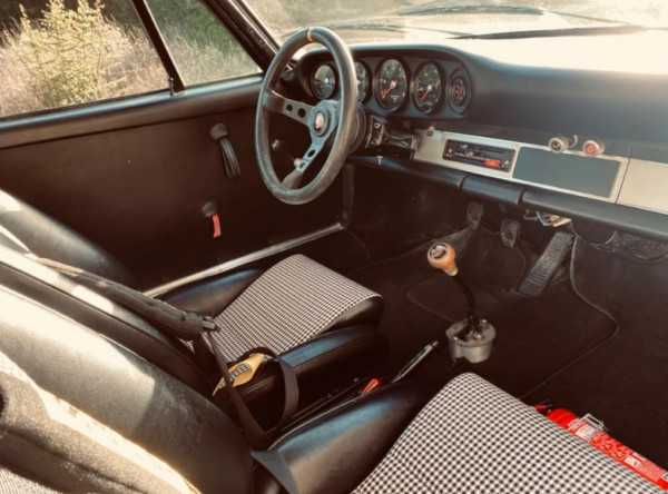 Porsche 911 interior