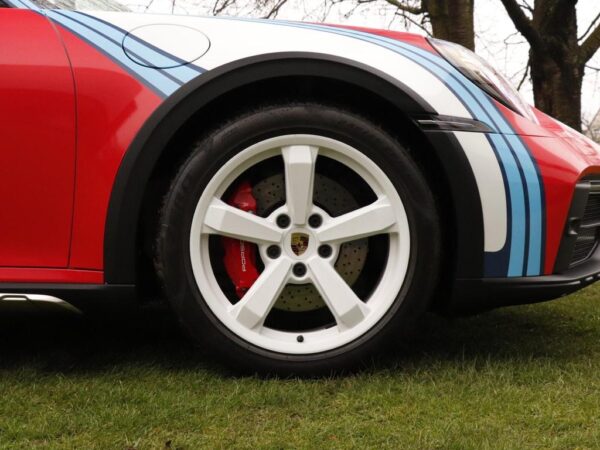 Porsche 911 Dakar wheel