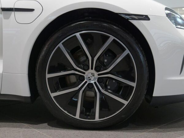 Porsche Taycan wheel