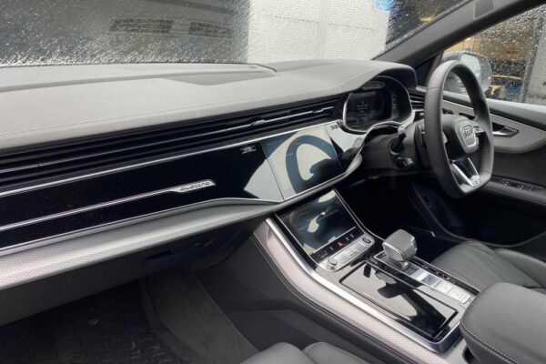 Audi q8 Front Seat