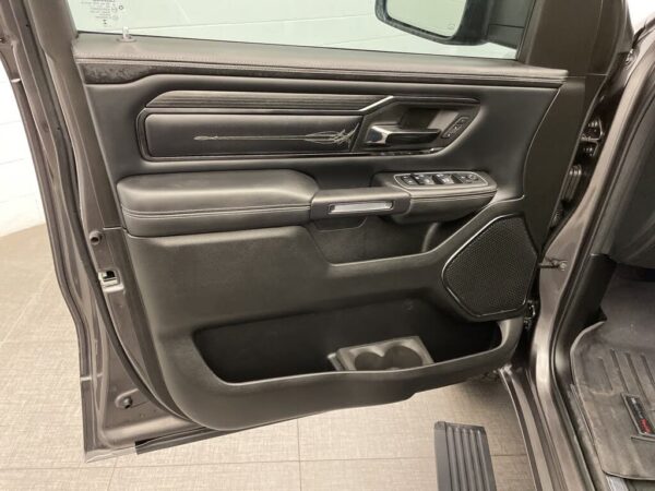 RAM 1500 door