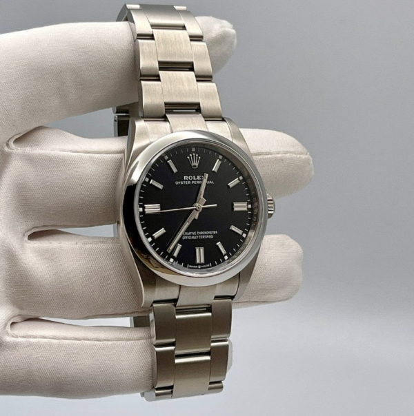 Rolex Oyster Perpetual 36 Black Dial case