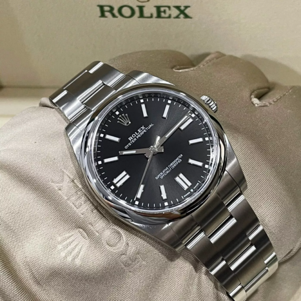 Rolex Oyster Perpetual 41 Black Dial case