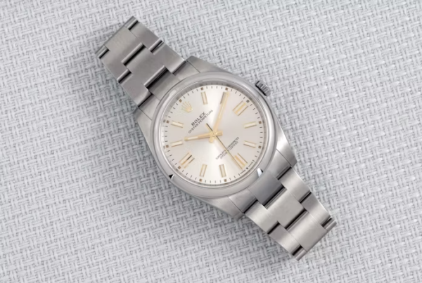 Rolex Oyster Perpetual 41 Silver Dial case