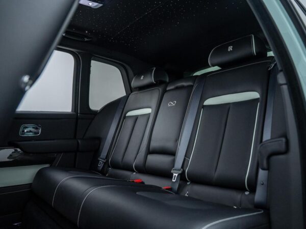 Rolls-Royce Cullinan rear seat