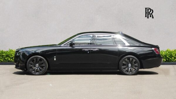 Rolls-Royce Ghost side exterior