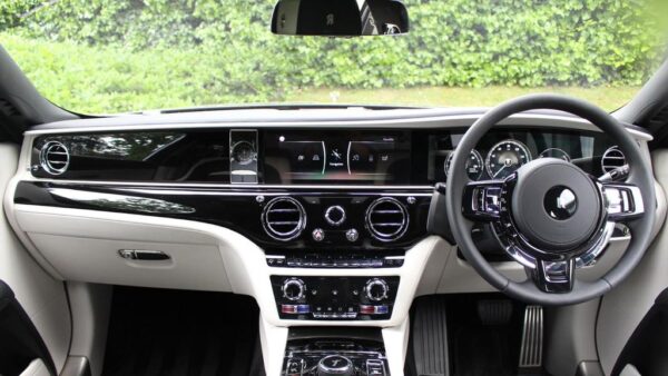 Rolls-Royce Ghost cockpit