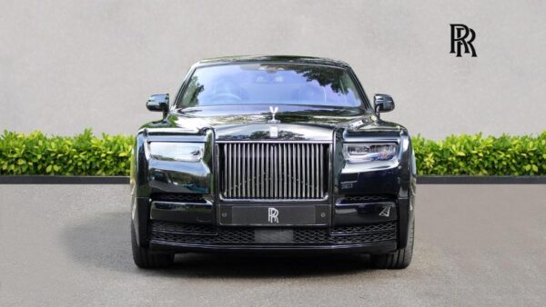 Rolls-Royce Phantom front