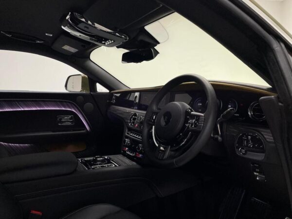 Rolls-Royce Spectre cockpit