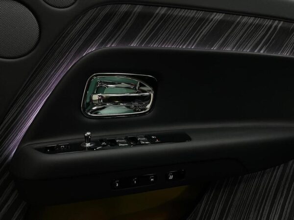 Rolls-Royce Spectre door