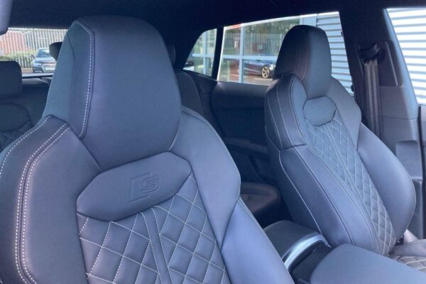 Audi SQ8 Front seats