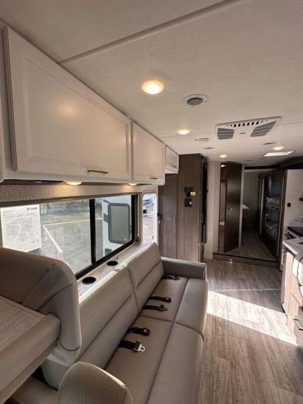 Thor Motor Coach Chateau 31EV living area