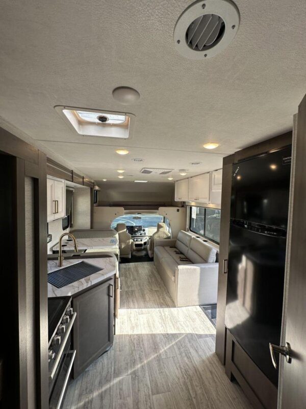 Thor Motor Coach Chateau 31EV living area