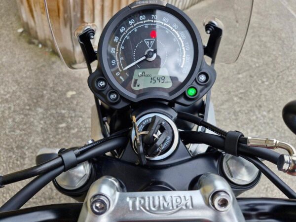 Triumph Speed Twin dashboard