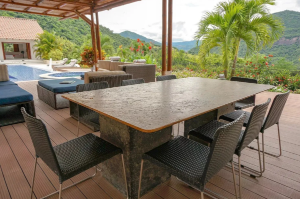 Apulo House Dining Area