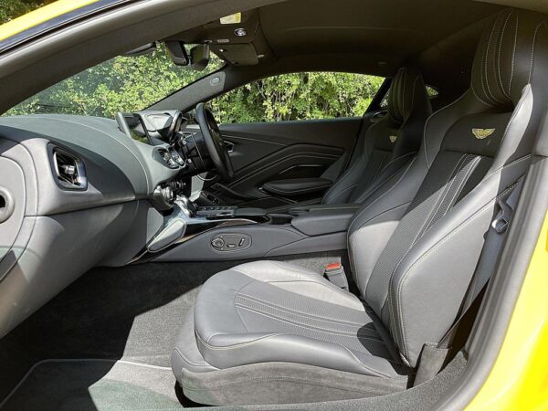 Aston Martin Vantage Front seats