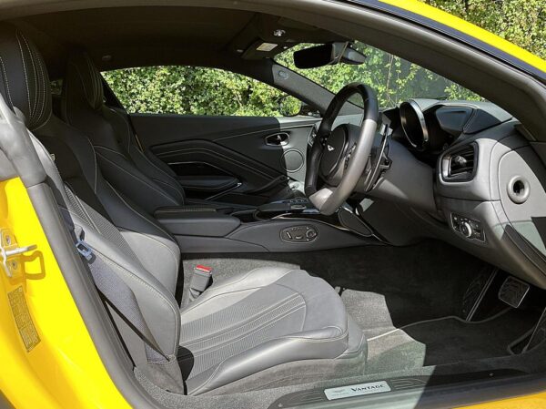 Aston Martin Vantage Front seats