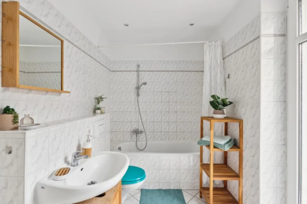 Berlin Apartment Bathroom