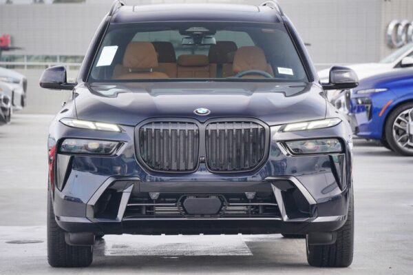 BMW X7 front