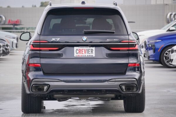 BMW X7 back