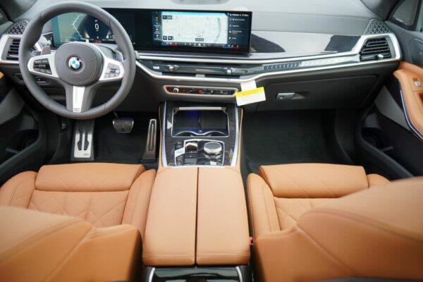 BMW X7 cockpit