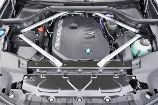 BMW X7 engine bay