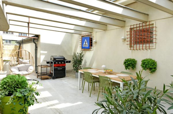 Bucarest Apartment Grill Outdoor Dining Area