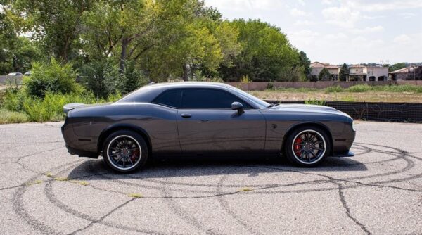 2023 Dodge Challenger 6.2 V8 SRT - Image 2