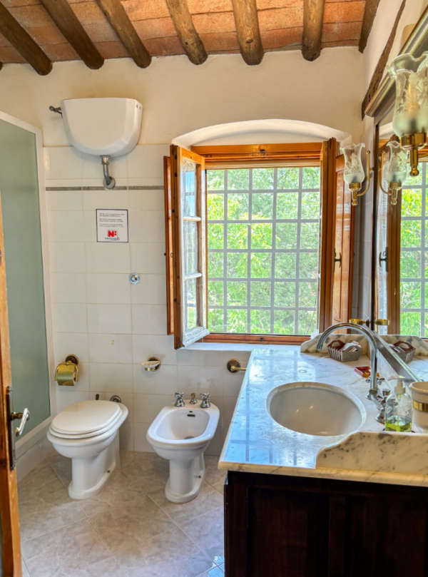 Farmhouse Florence Bathroom Toilet