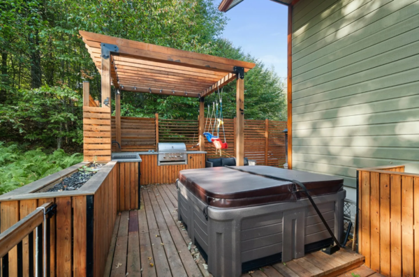 Quebec House Balcony Cooking Space