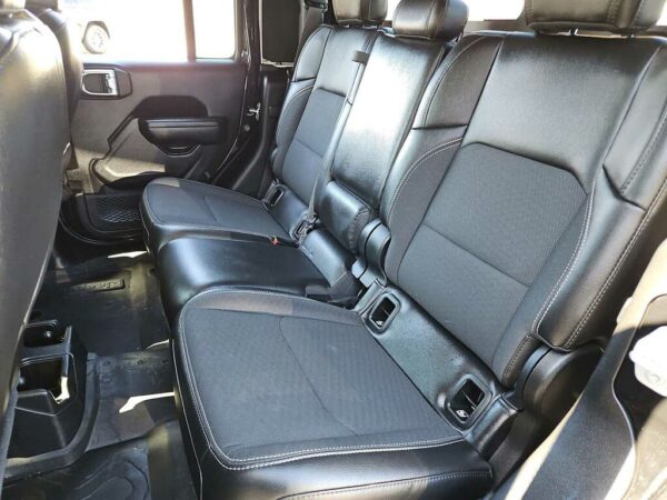 Jeep Gladiator Rear seat