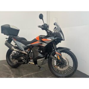 KTM 890