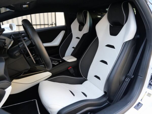 Lamborghini Huracan front interior