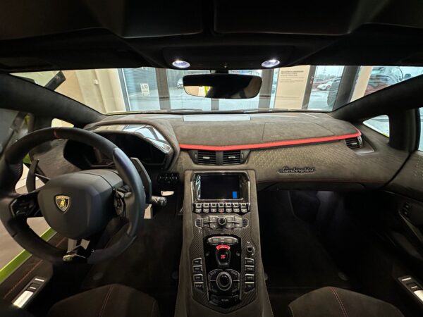 Lamborghini Urus S cockpit