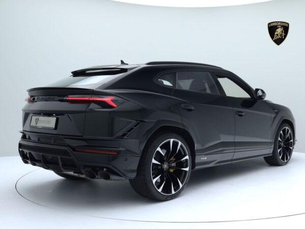 Lamborghini Urus back side