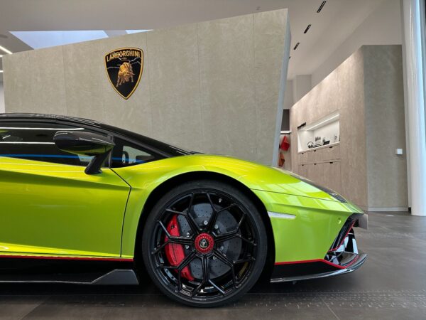 Lamborghini Urus S wheel