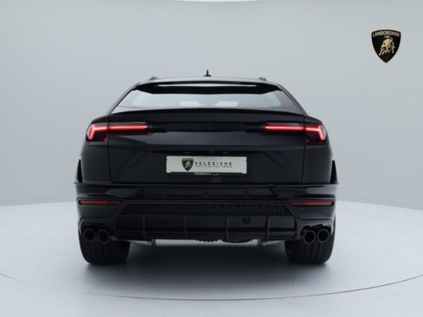 Lamborghini Urus back