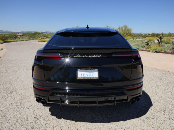 Lamborghini Urus back