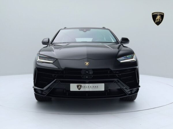 Lamborghini Urus front