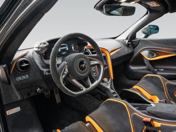 McLaren 750S cockpit