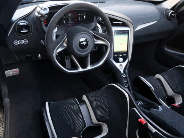 McLaren 750S cockpit