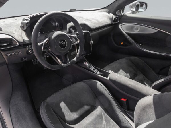 McLaren Artura cockpit