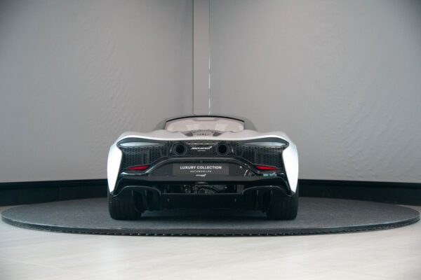 McLaren Artura back