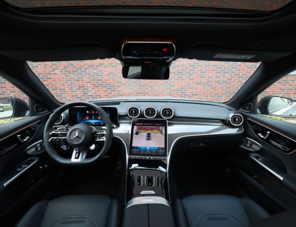 mercedes-benz G63 AMG interior